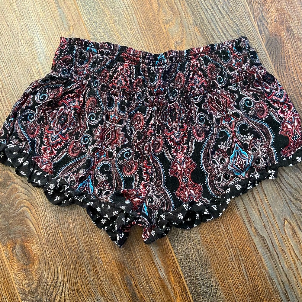 Full Tilt black paisley shorts